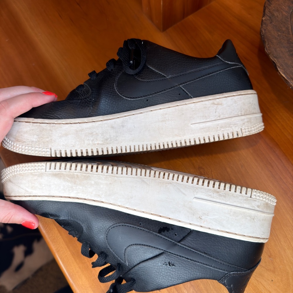 Women’s Nike Air Force 1s - Picture 3 of 4